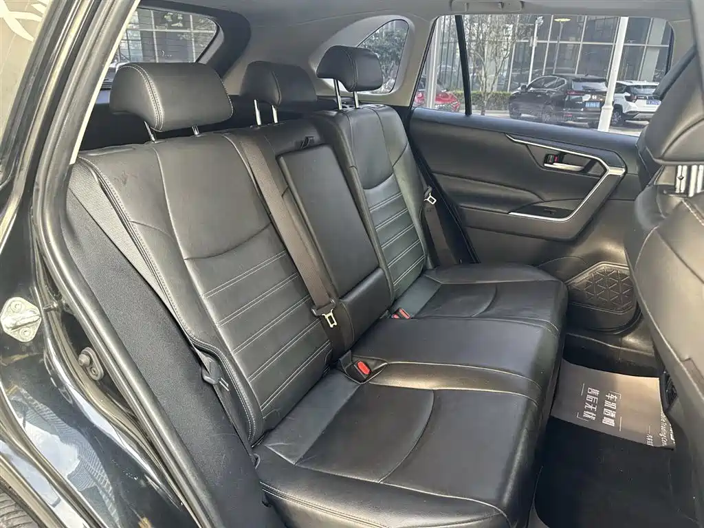 Toyota Wildlander 2020 2.5L E-CVT Luxury