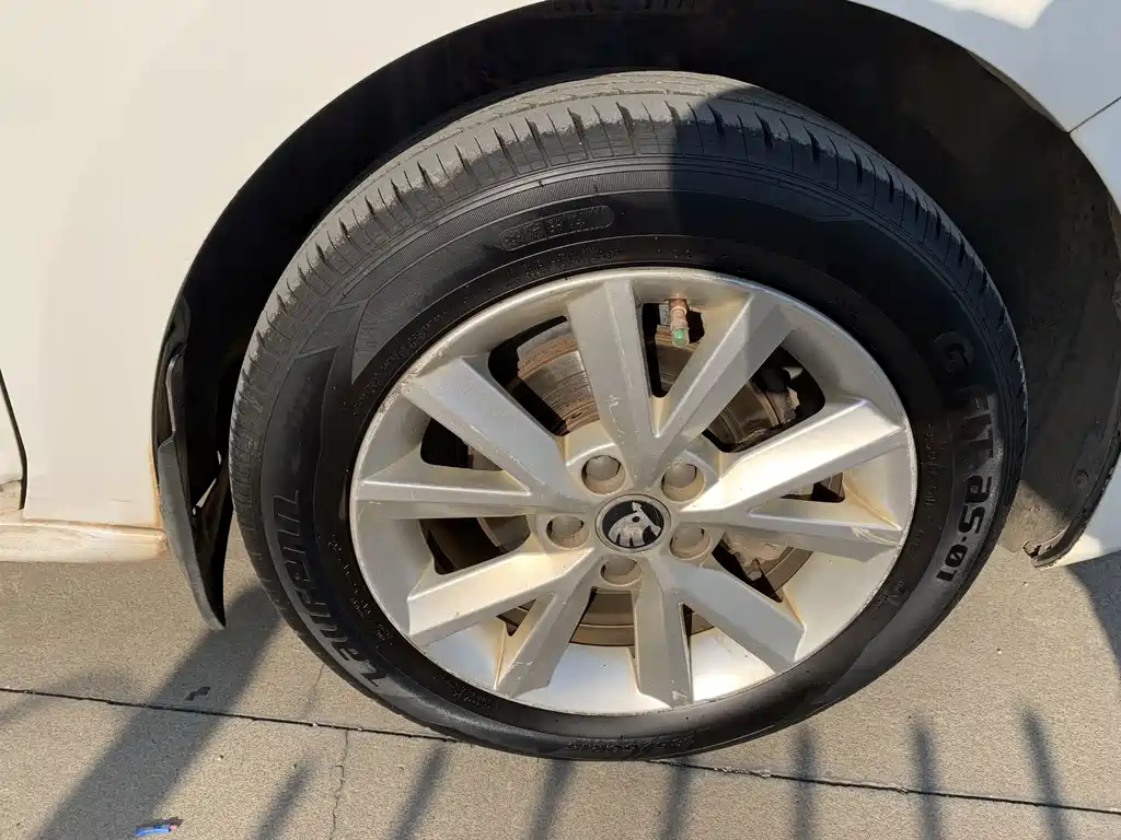 Skoda Rapid — миниатюра 8