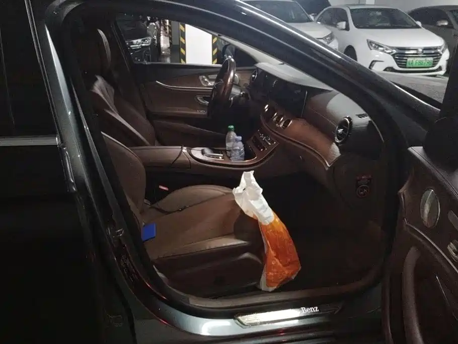 Mercedes-Benz E-Class — миниатюра 8