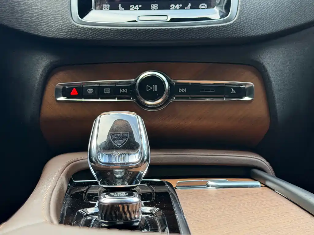 Volvo XC90 — миниатюра 10