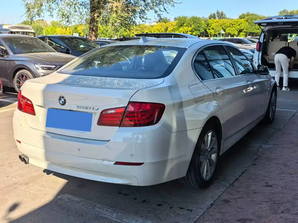 BMW 5 Series — миниатюра 5