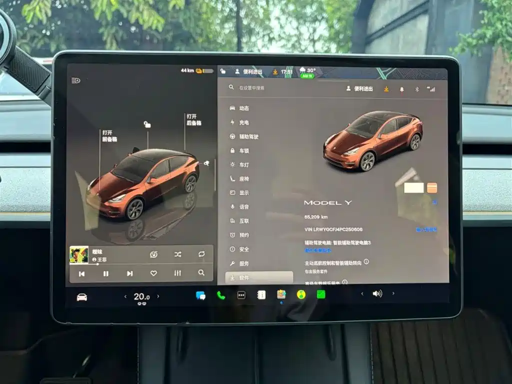 Tesla Model Y — миниатюра 9