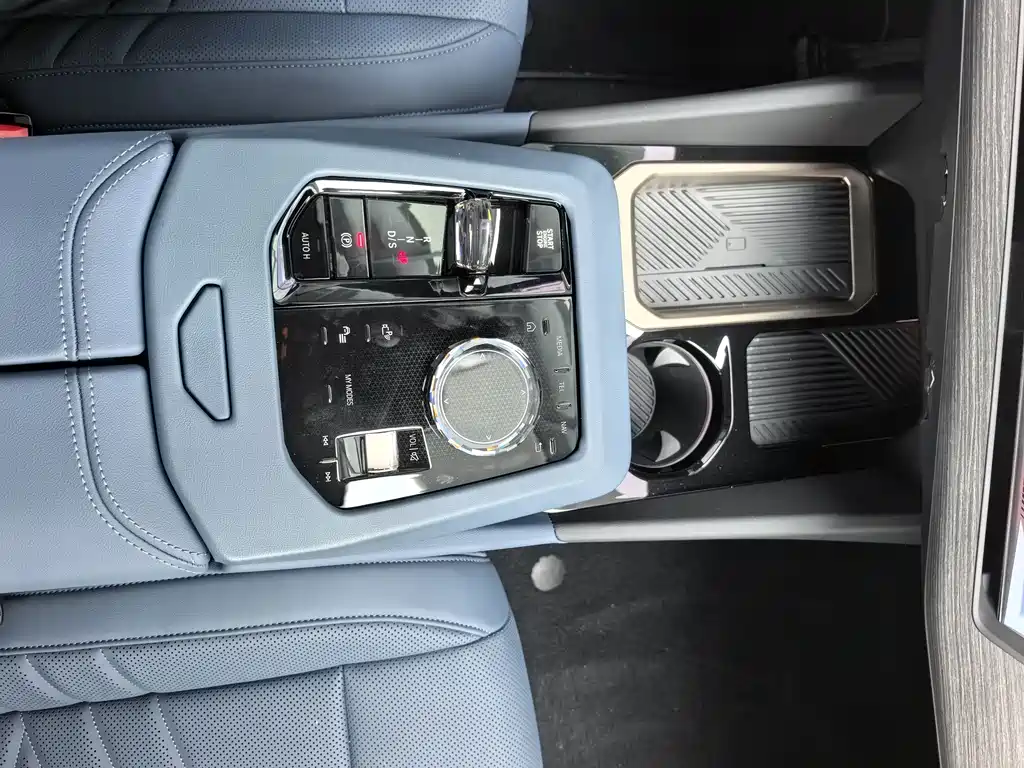 BMW i5 — миниатюра 9