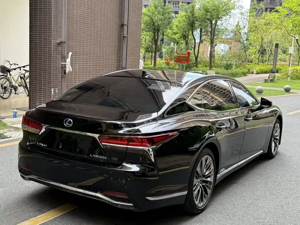 Lexus LS — миниатюра 3