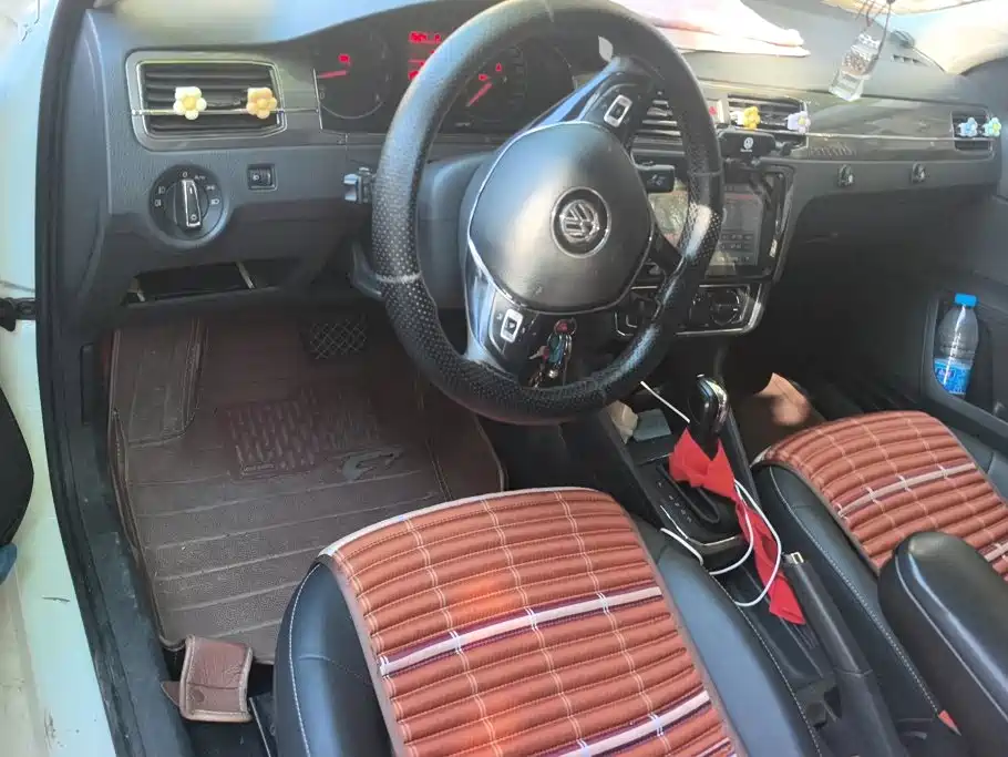 Volkswagen Santana — миниатюра 12