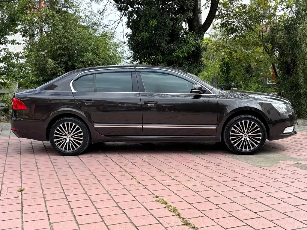Skoda Superb — миниатюра 4