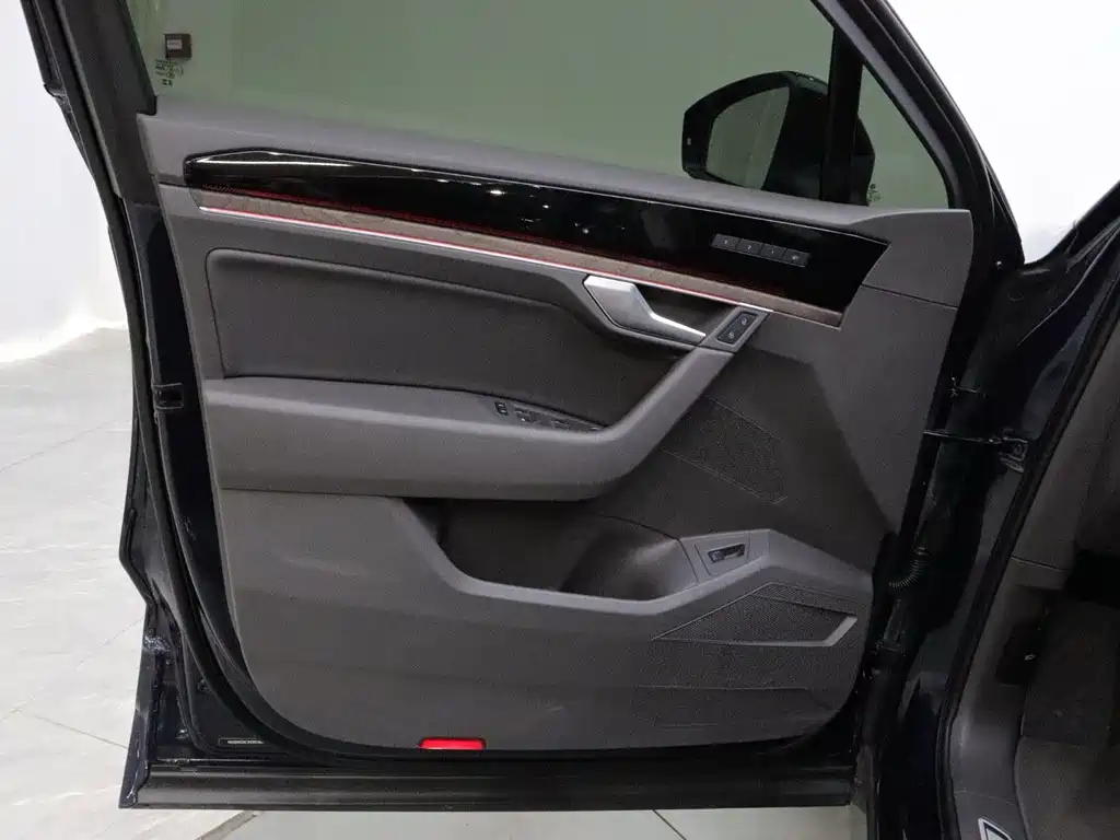 Volkswagen Touareg — миниатюра 10