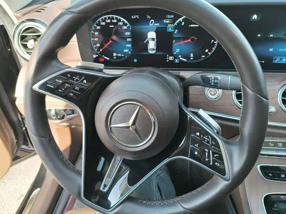 Mercedes-Benz E-Class — миниатюра 15