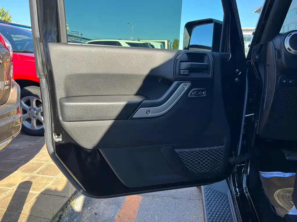 Jeep Wrangler — миниатюра 8