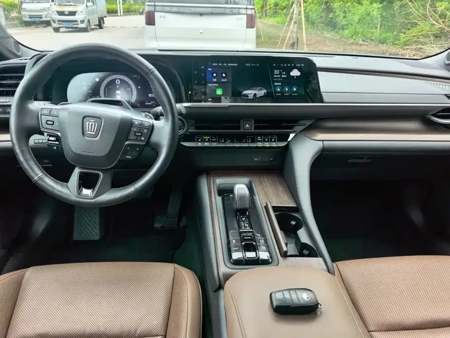 Toyota Crown (Import) — миниатюра 12
