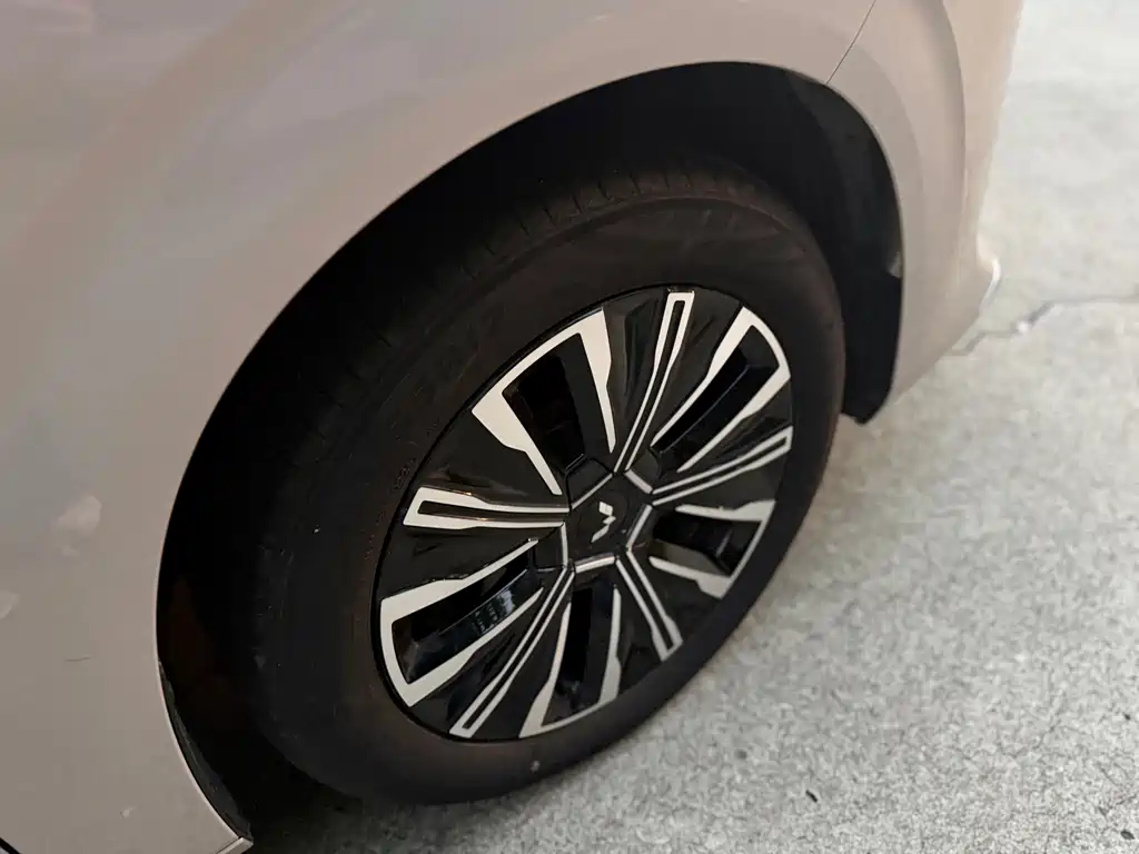 Wuling Звездный свет 730 Новая энергия — миниатюра 23