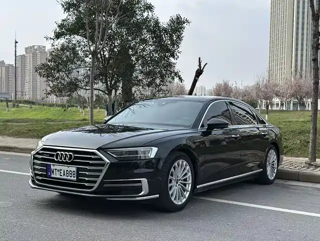 AUDI A8