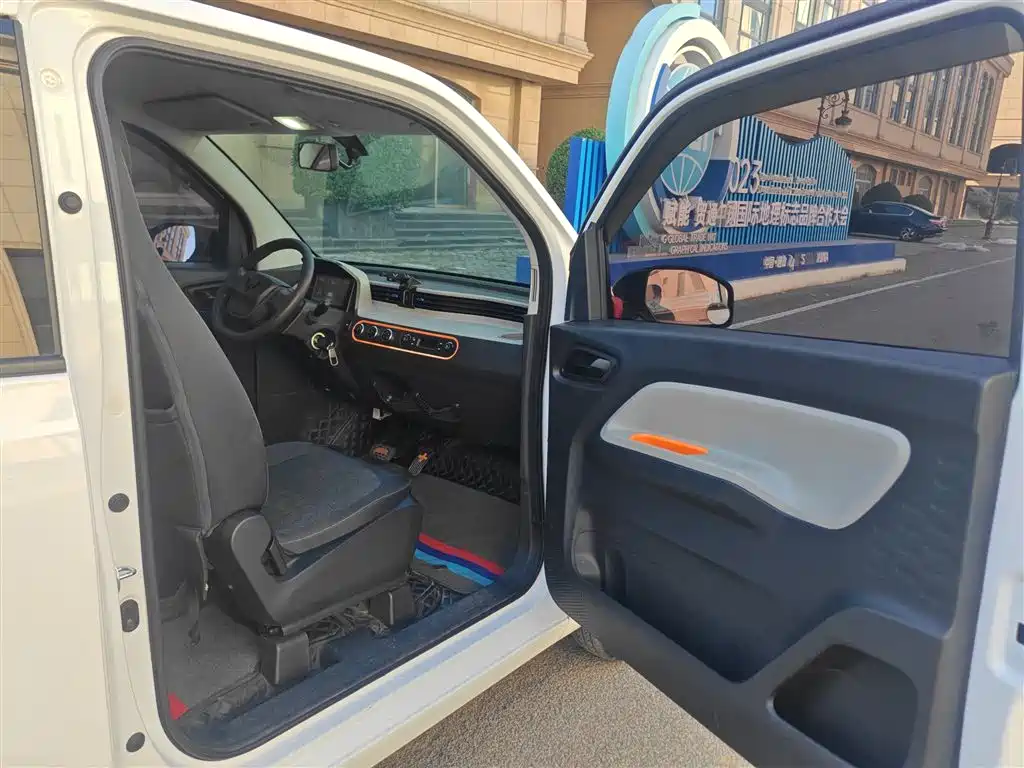 Wuling MINIEV — миниатюра 6