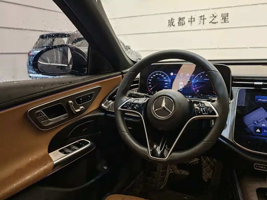 Mercedes-Benz E-Class — миниатюра 12
