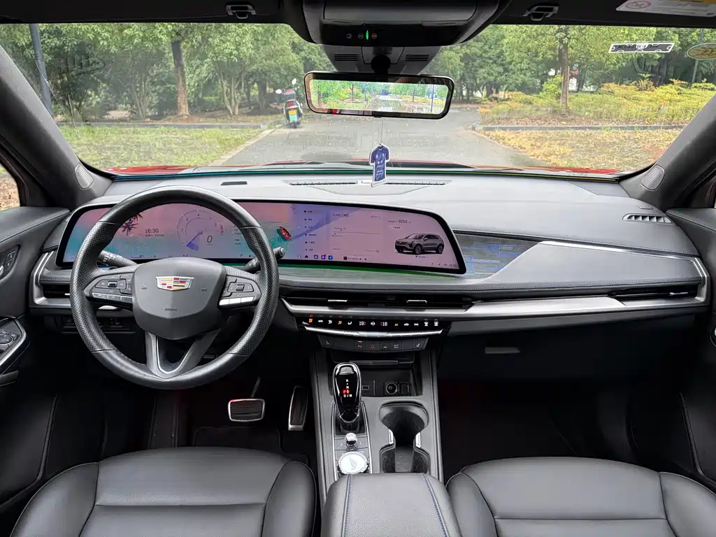 Cadillac XT4 — миниатюра 7