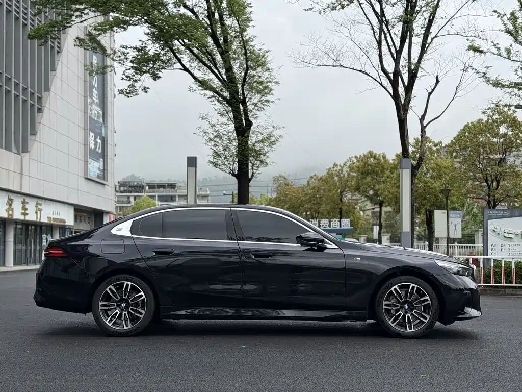 BMW 5 Series 5 2025 530Li Lead M Sport