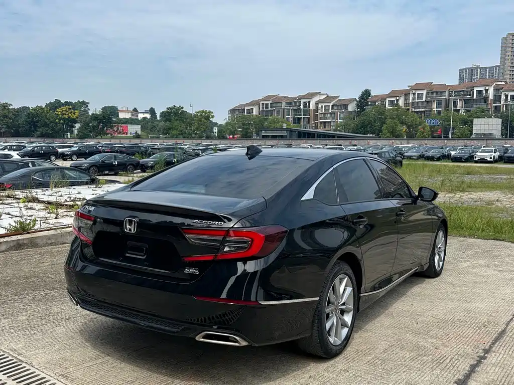 Honda Accord — миниатюра 9