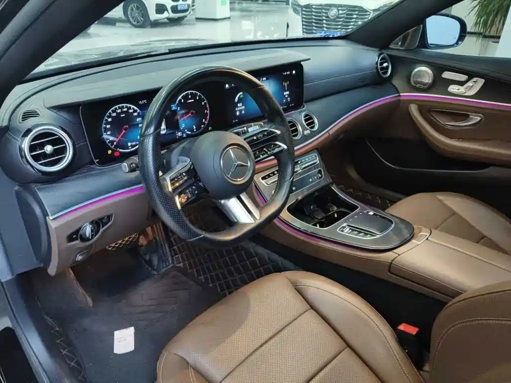 Mercedes-Benz E-Class — миниатюра 6