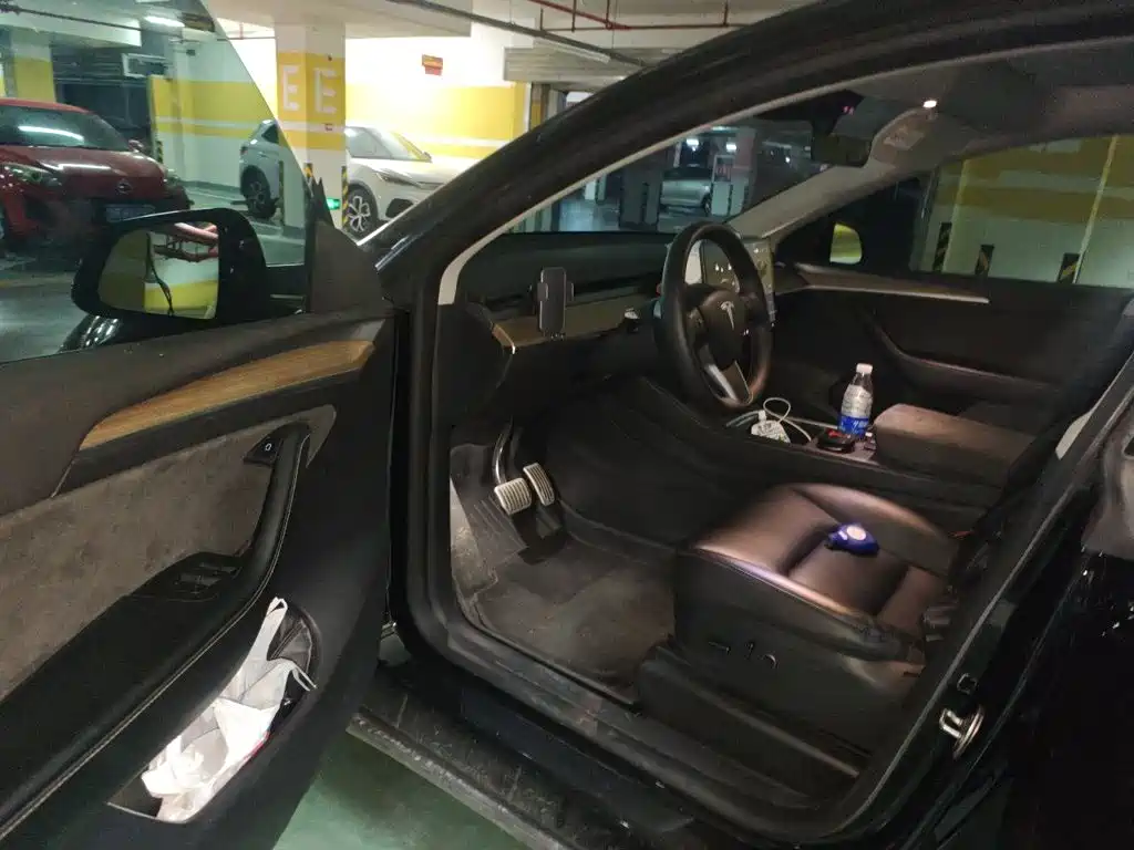 Tesla Model Y — миниатюра 14