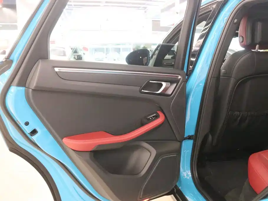 Porsche Macan — миниатюра 16