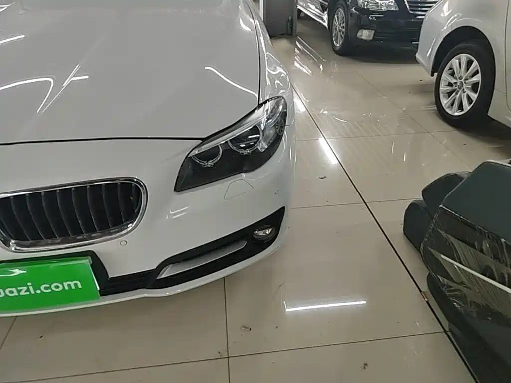 BMW 5 Series — миниатюра 24