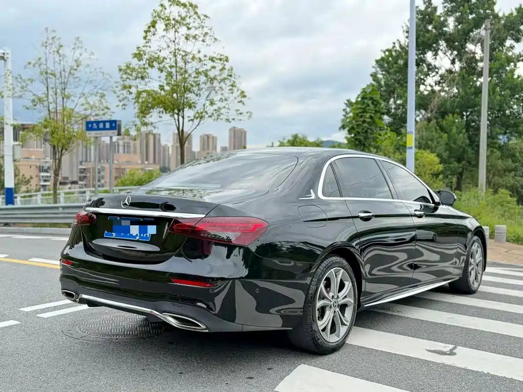 Mercedes-Benz E-Class — миниатюра 8