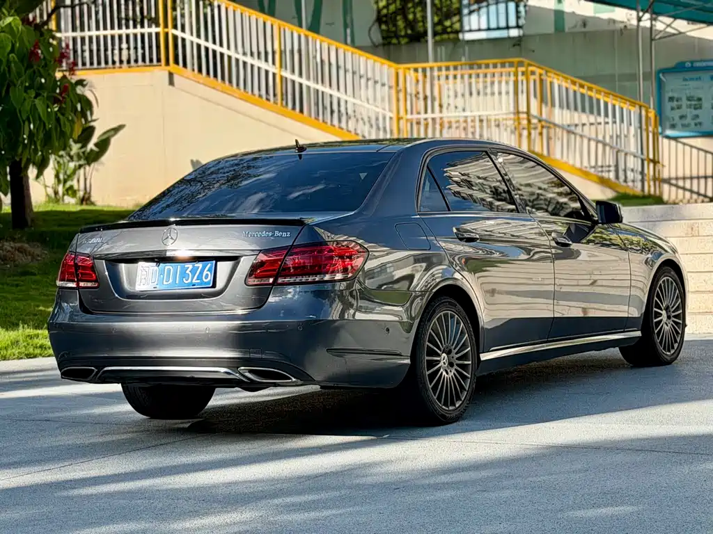 Mercedes-Benz E-Class — миниатюра 7