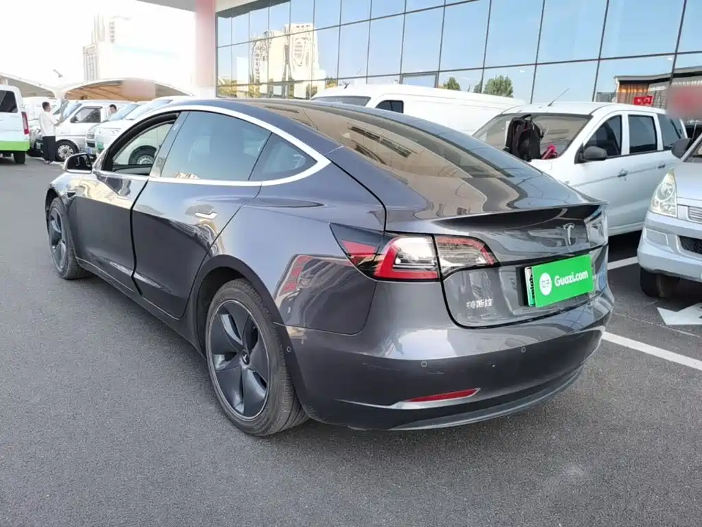 Tesla Model 3 — миниатюра 5