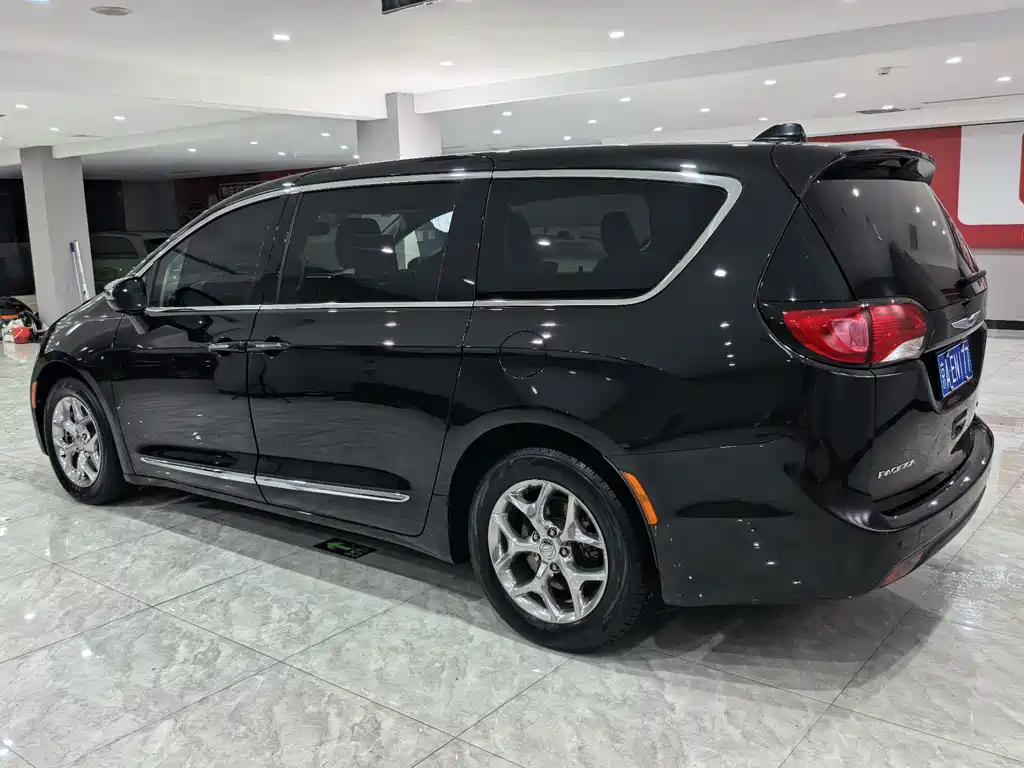 Chrysler Grand Voyager (Import) — миниатюра 6