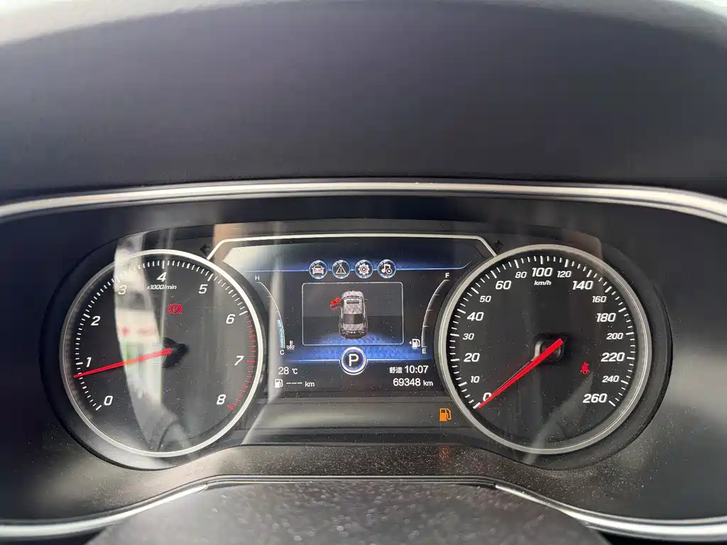 Hongqi Hongqi H5 — миниатюра 12