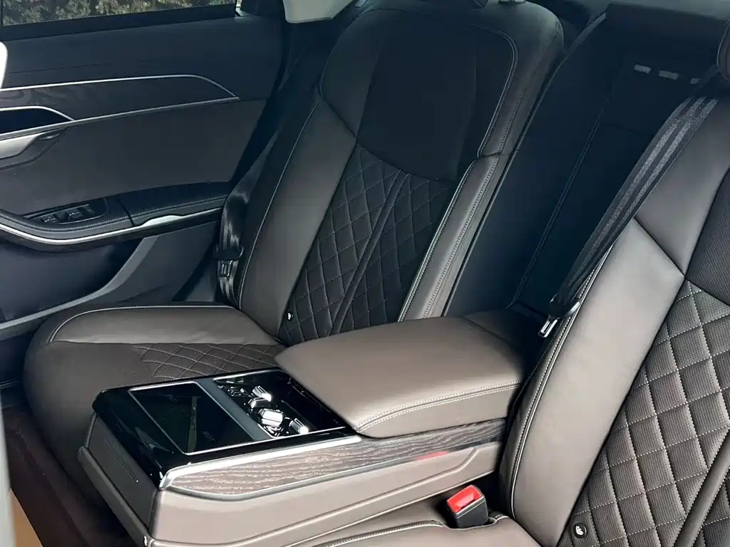 Audi A8 — миниатюра 6