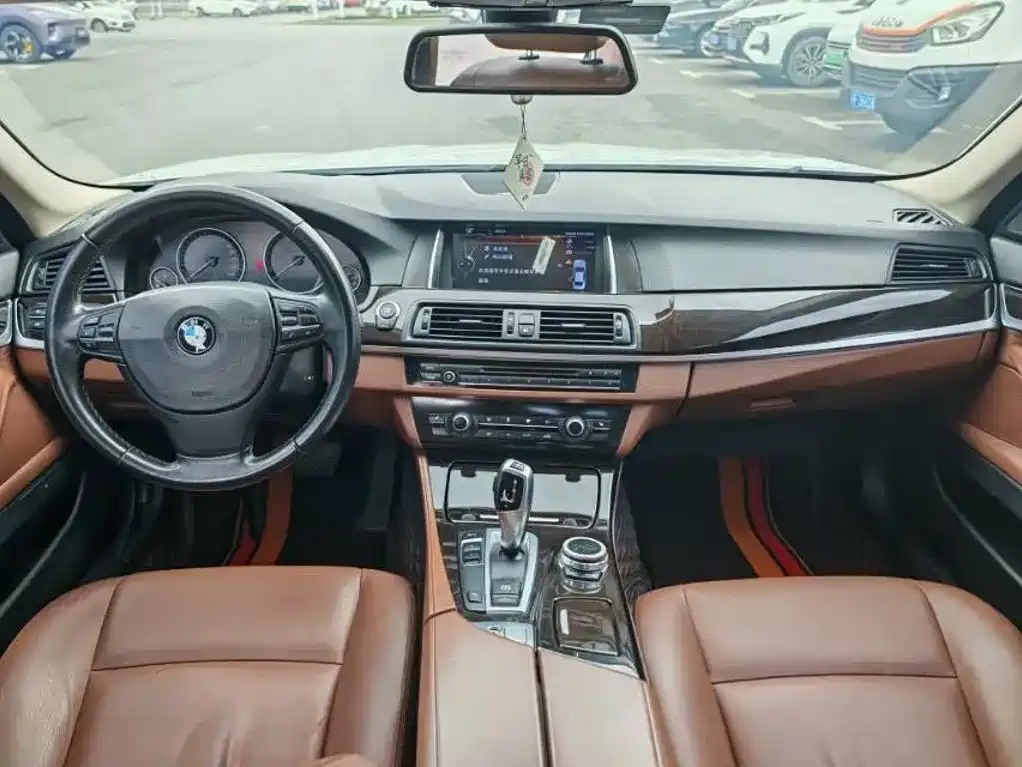 BMW 5 Series — миниатюра 5