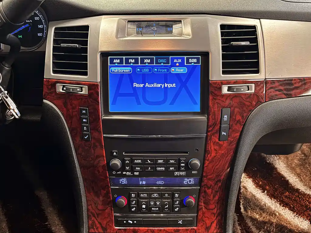 Cadillac Escalade — миниатюра 11