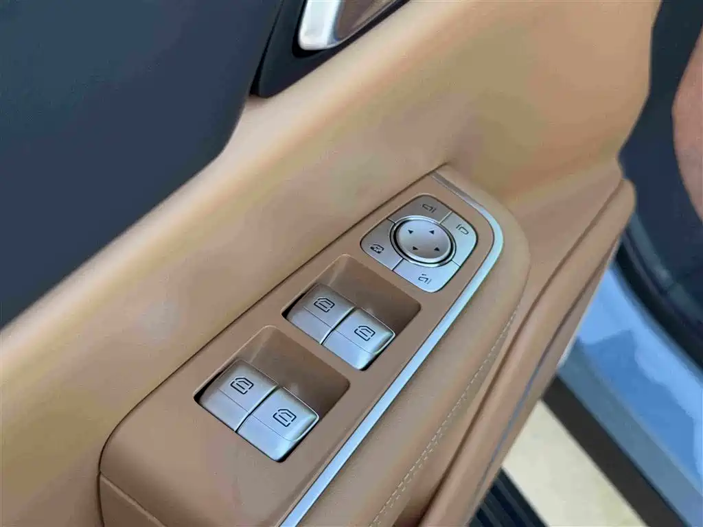 Li Auto Li ONE — миниатюра 8