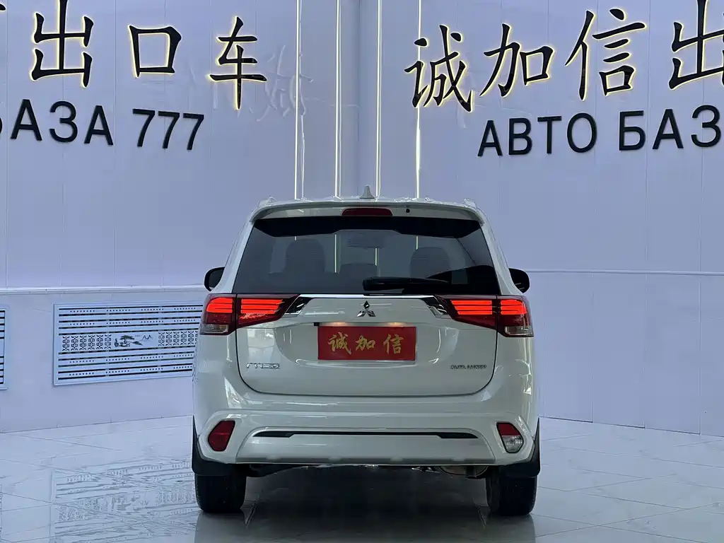 Mitsubishi Outlander — миниатюра 5