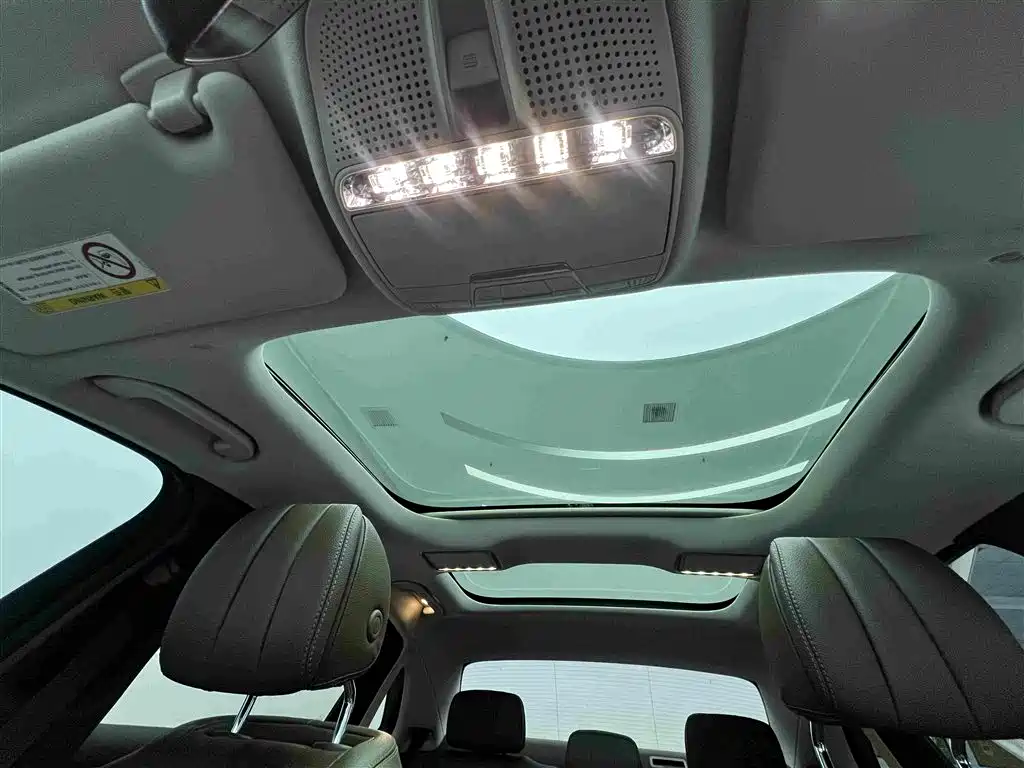 Mercedes-Benz E-Class — миниатюра 14