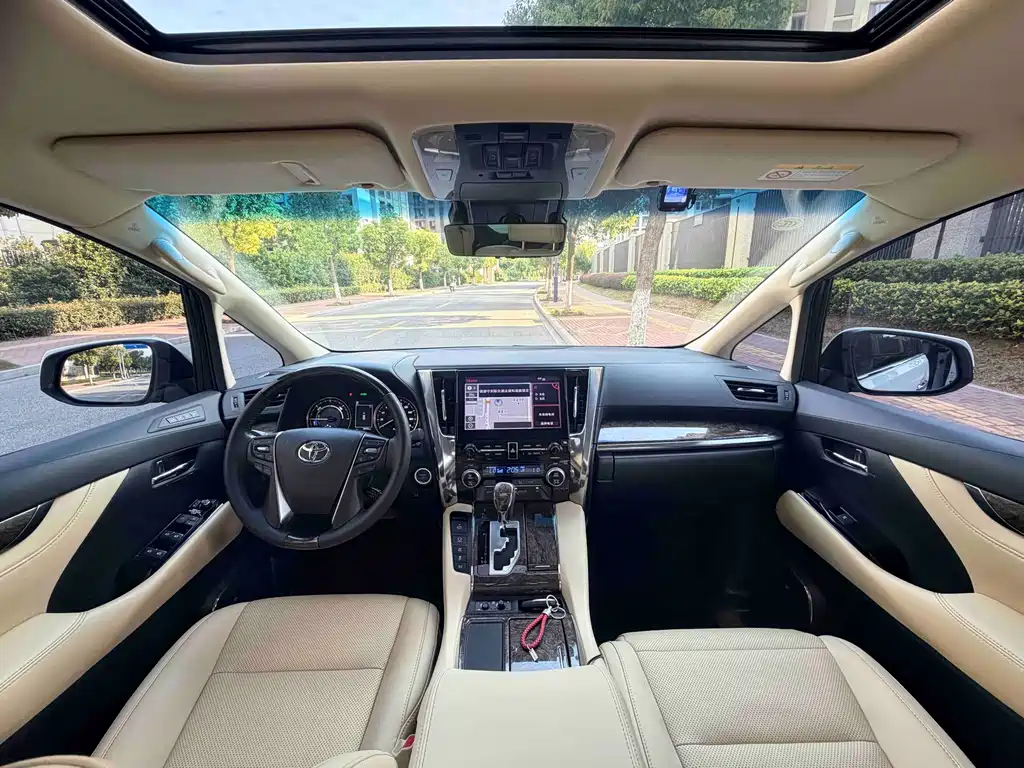 Toyota Vellfire — миниатюра 13