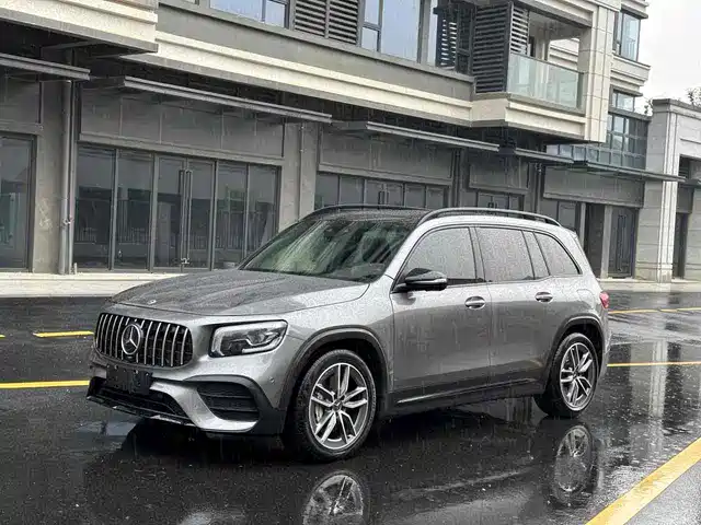 MERCEDES-BENZ GLB AMG