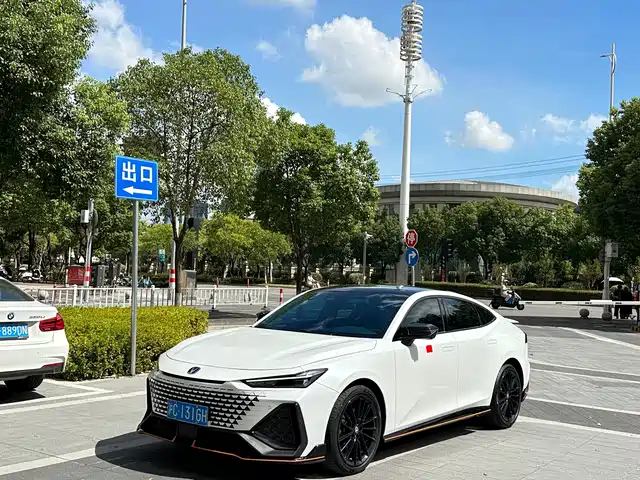 CHANGAN  UNI V 2023