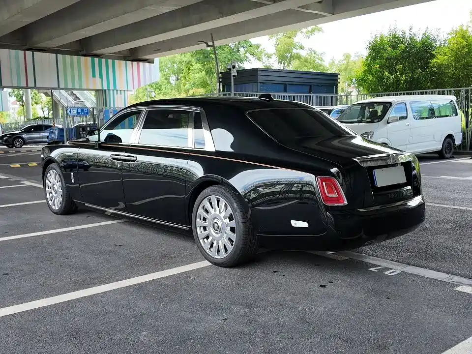 Rolls-Royce Phantom — миниатюра 4