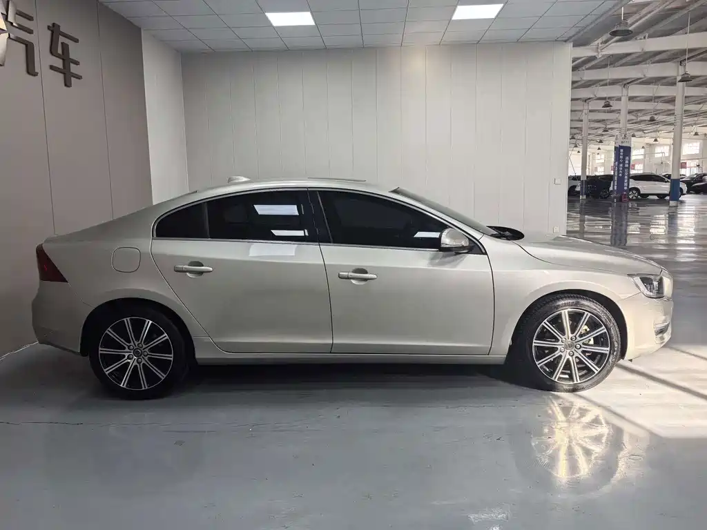 Volvo S60 — миниатюра 7