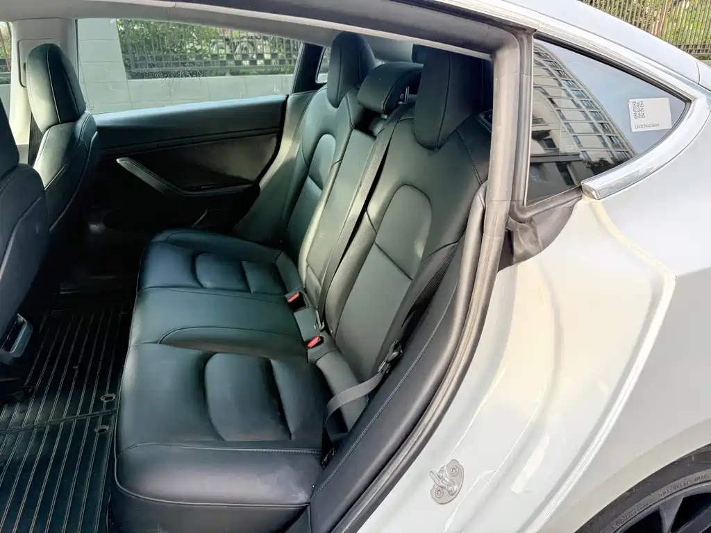 Tesla Model 3 — миниатюра 4