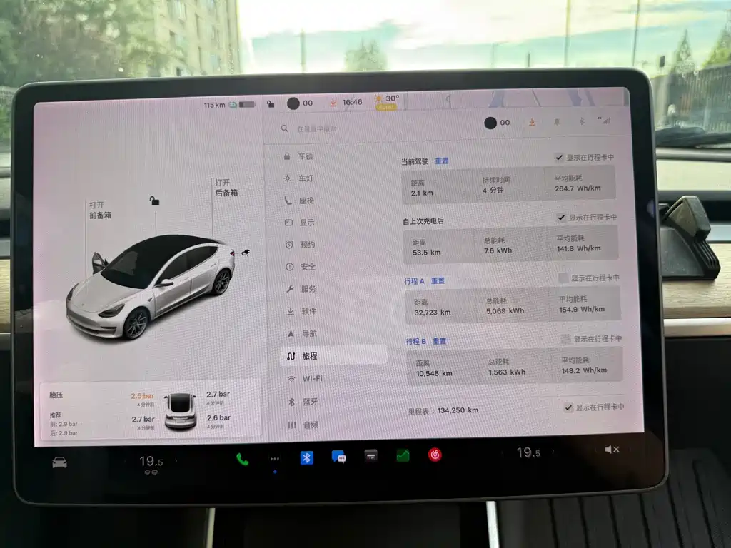Tesla Model 3 — миниатюра 10
