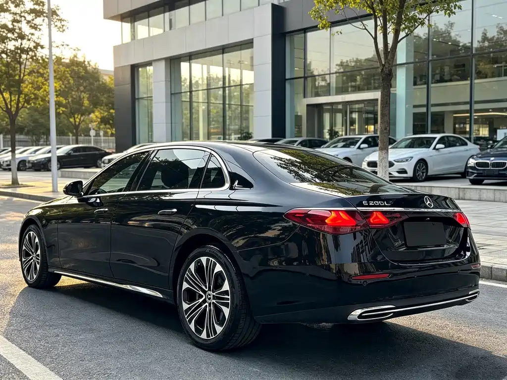 Mercedes-Benz E-Class — миниатюра 12