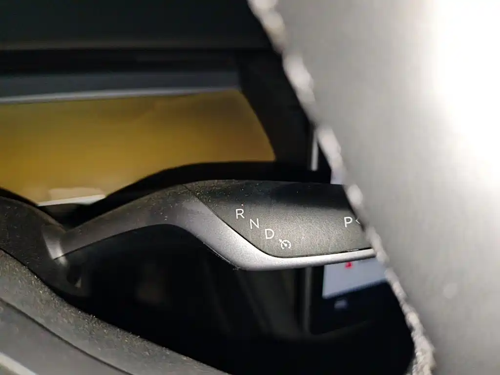 Tesla Model Y — миниатюра 7