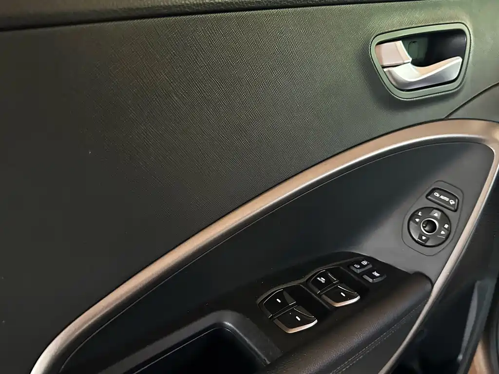 Hyundai Santa Fe (Import) — миниатюра 10