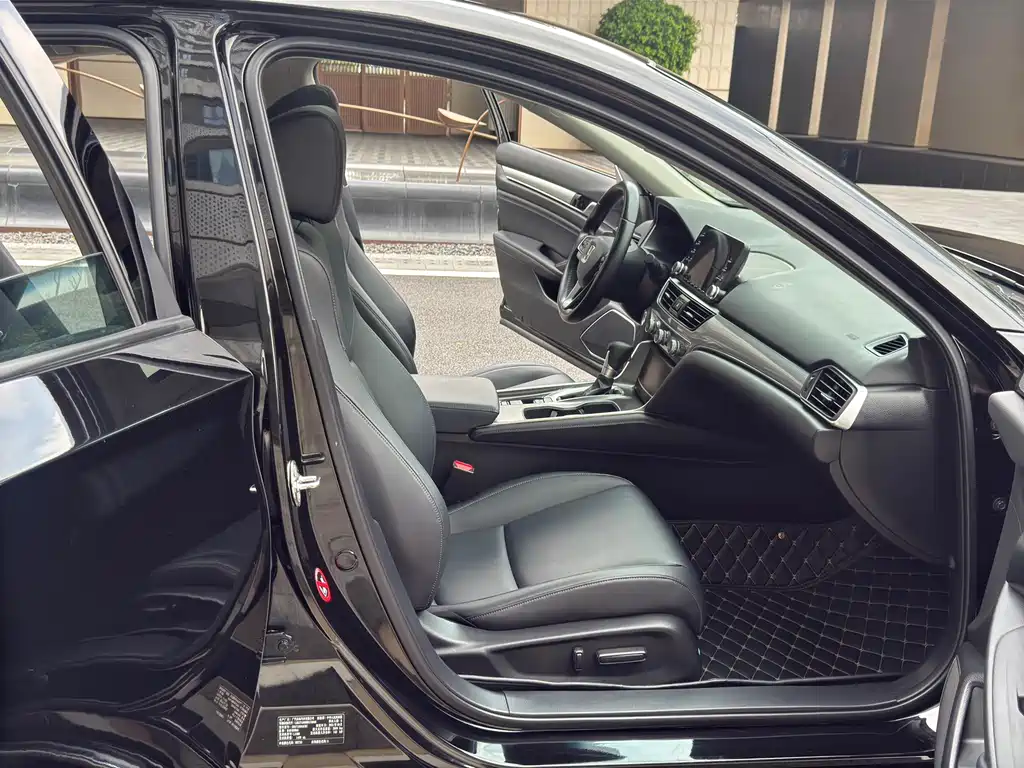 Honda Accord 2018 260TURBO Luxury VI