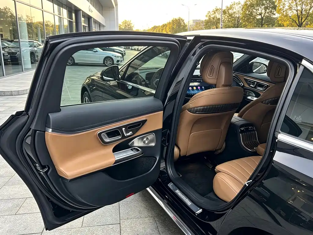 Mercedes-Benz E-Class — миниатюра 8