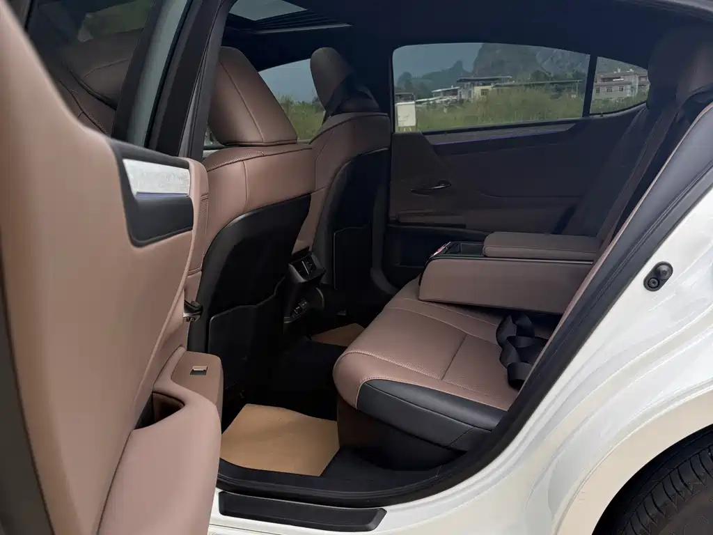 Lexus ES — миниатюра 5