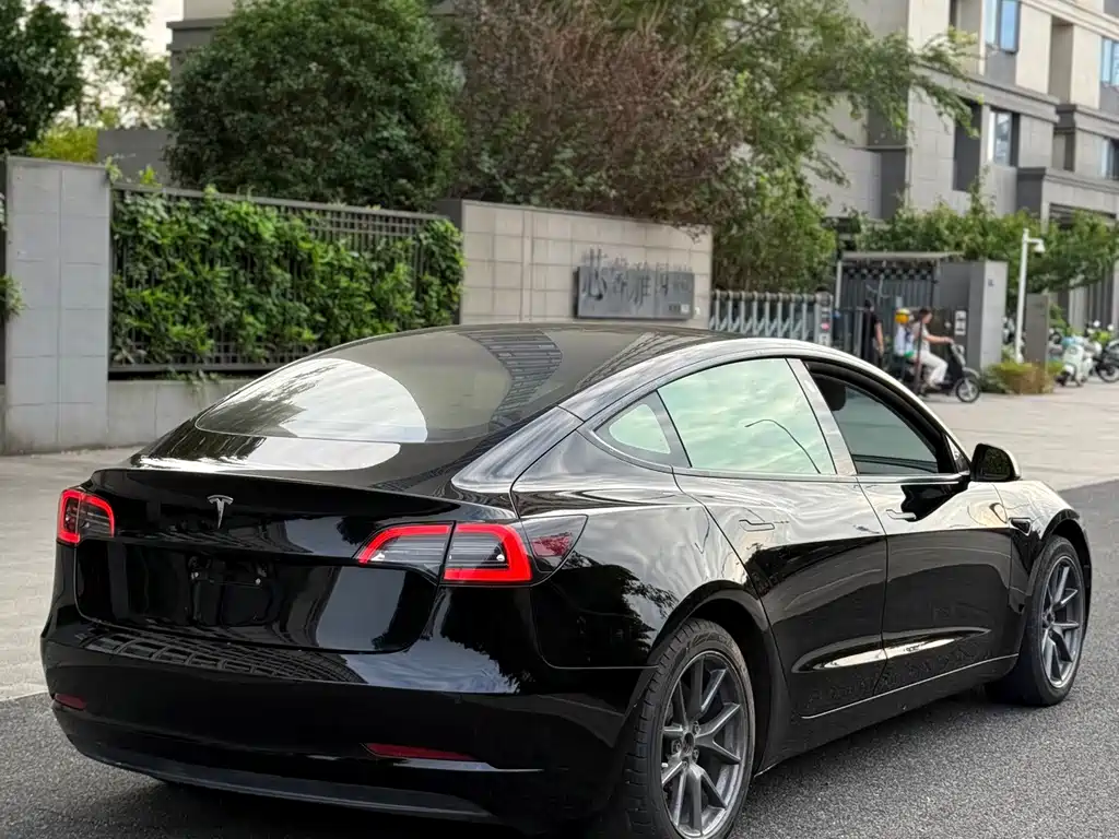 Tesla Model 3 — миниатюра 13